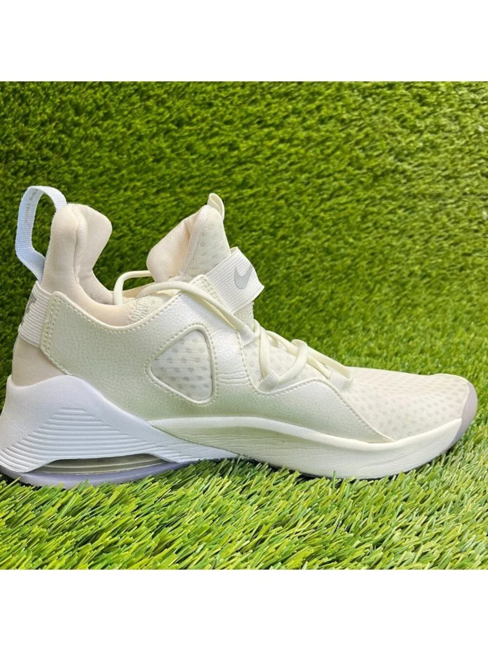 Nike Air Alluxe Womens Size 10 Beige White Athletic Training Shoes Sneakers
